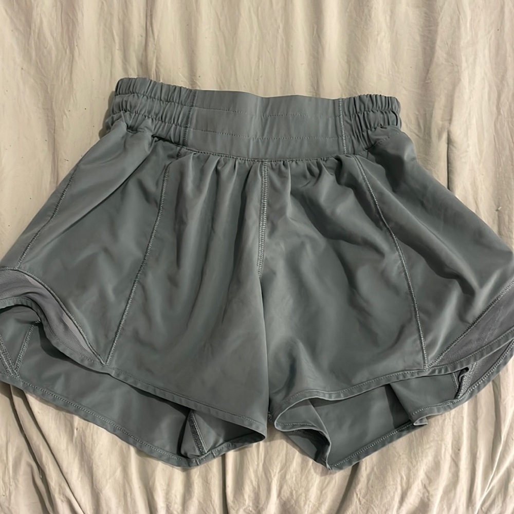 Lululemon hotty hot shorts size 2, 2.5 inch